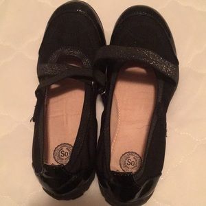 Girls soft school shoes